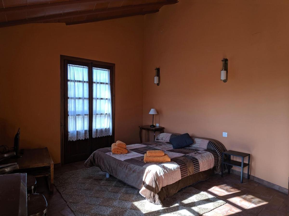 L'Academia De La Vilella Baixa Bagian luar foto