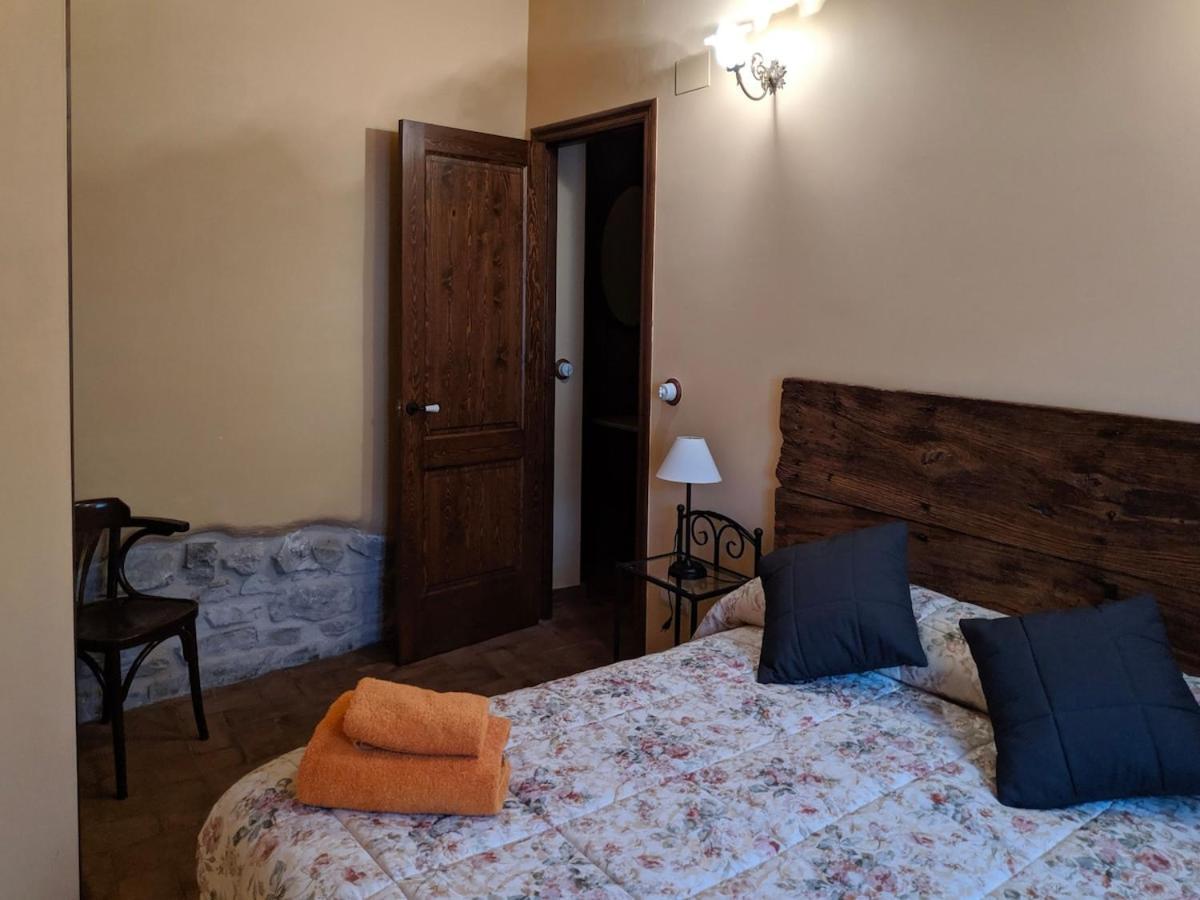 L'Academia De La Vilella Baixa Bagian luar foto