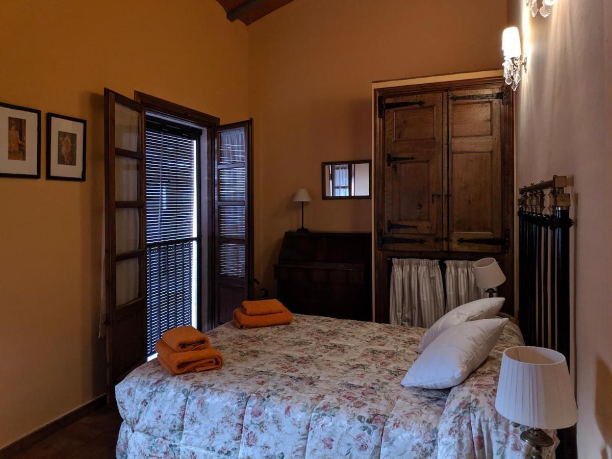 L'Academia De La Vilella Baixa Bagian luar foto