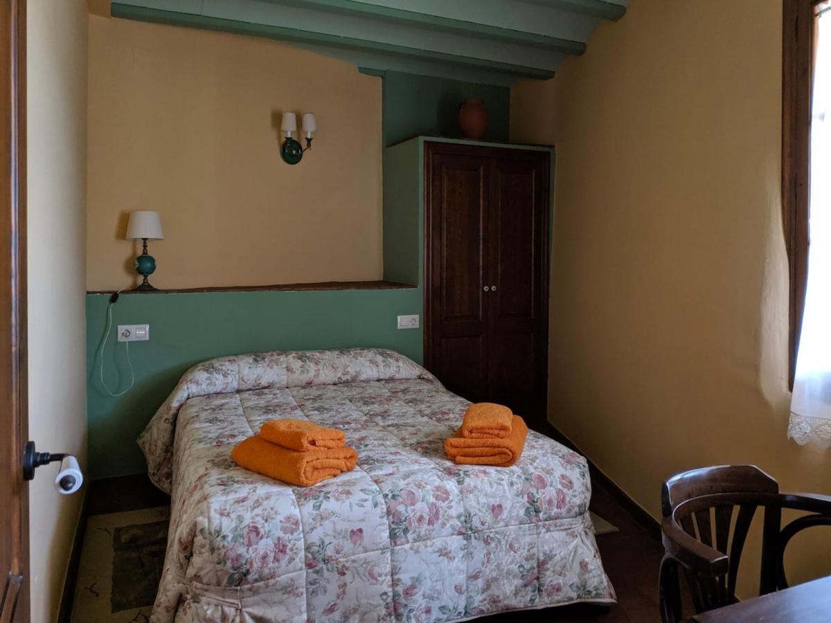L'Academia De La Vilella Baixa Bagian luar foto