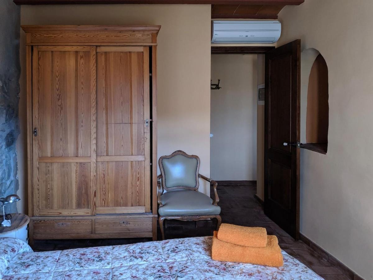 L'Academia De La Vilella Baixa Bagian luar foto